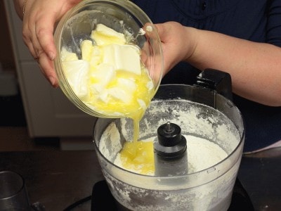 Dolce al limone e crema chantilly