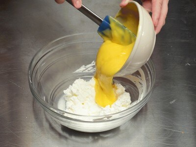 Dolce al limone e crema chantilly