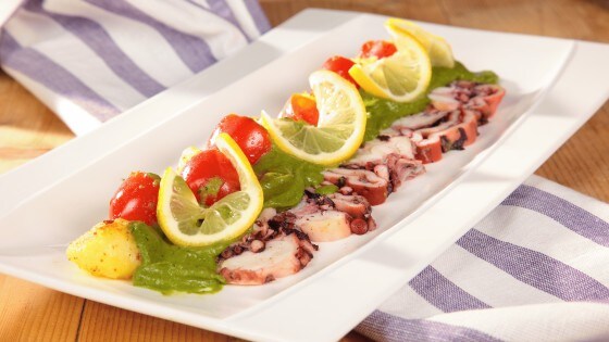 Carpaccio di polpo, patate e salsa verde