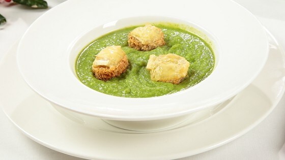 Crema di broccoli con crostini al brie