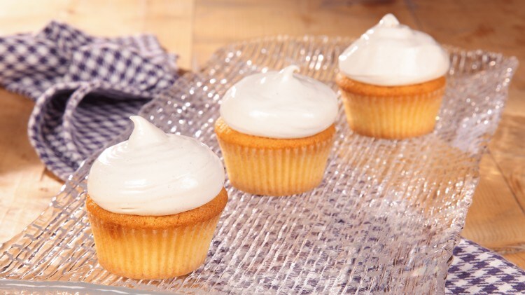 Cupcakes al limone con copertura spumosa bianca