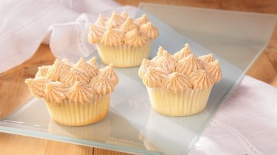 Cupcakes bianchi con crema al burro d'arachidi