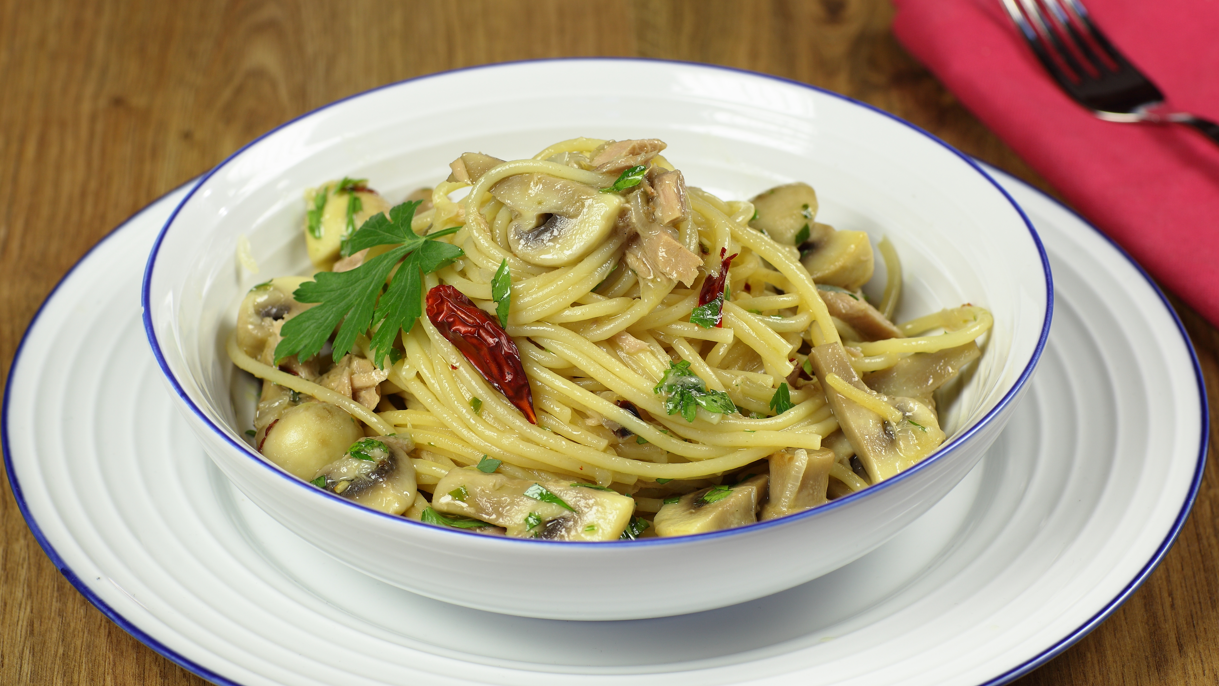 Spaghetti con tonno e pomodorini ricetta veloce | Cookaround
