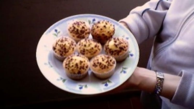 Muffins con nocciole, cioccolato ed uvetta