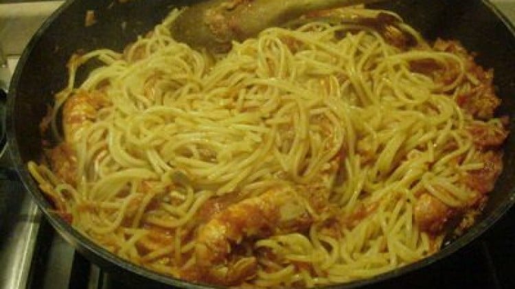 Spaghetti al tonno e scampi