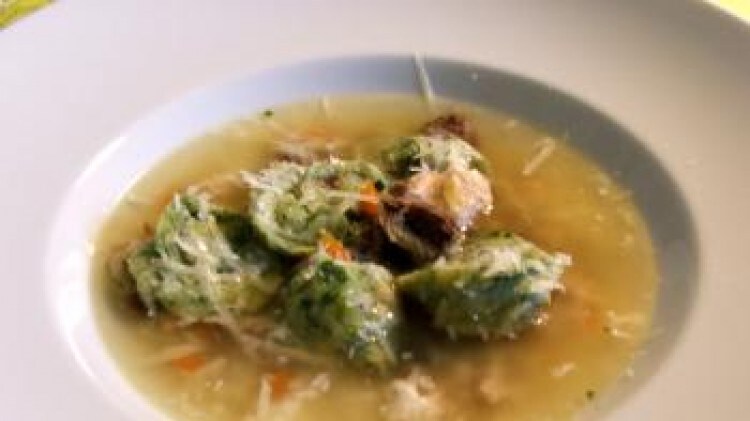 Tortellini con ripieno di aglio selvatico