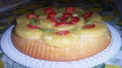 Torta con crema pasticcera e frutta