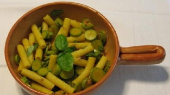 Insalata di pasta con zucchine e tonno