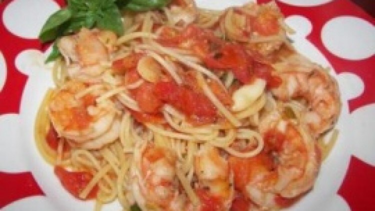 Pasta pomodoro crudo e gamberi