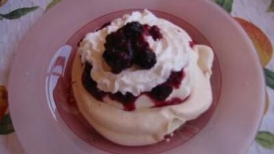 Pavlova monoporzione con crema al mascarpone e yogurt