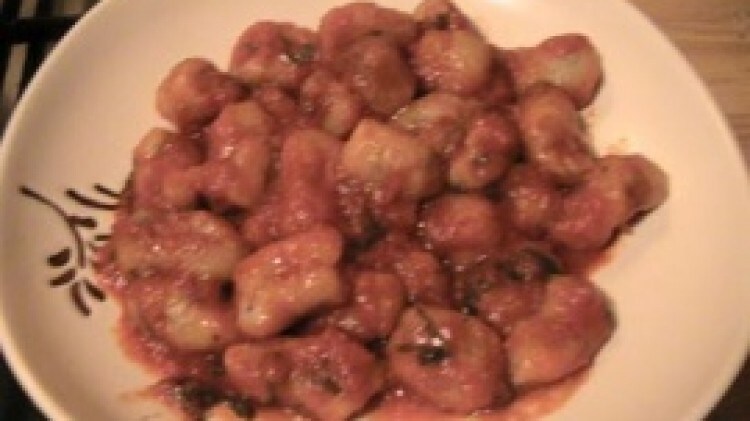 Gnocchi di melanzane con vongole e gallinella