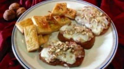Crostini al formaggio e speck