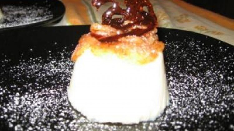 Budini di ricotta con uva caramellata