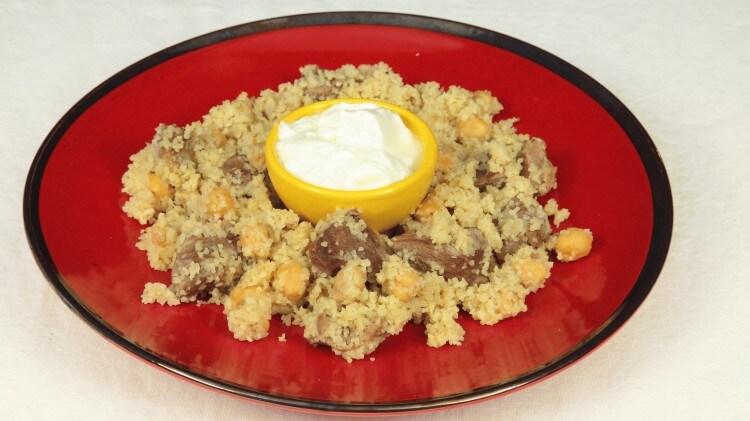 Burghul bi-dfeen bulghur con carne e ceci