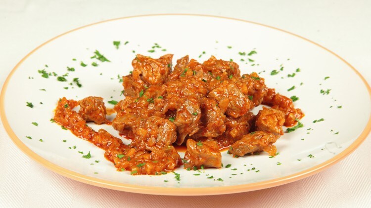 Stufato di vitello al vino ricetta bulgara