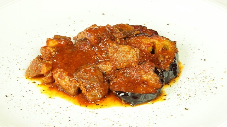 Arnaki me melitzanes - Agnello stufato con melanzane