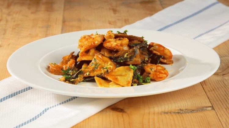 Farfalle bianco-nere mare e monti