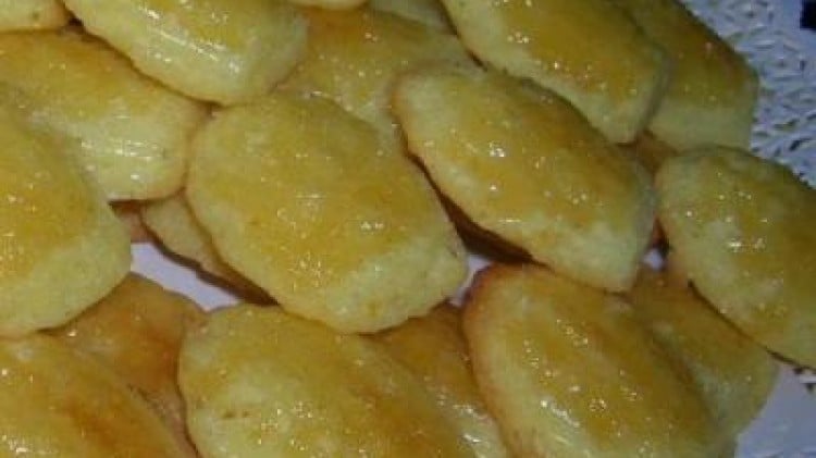 Madeleine all'arancia con sciroppo