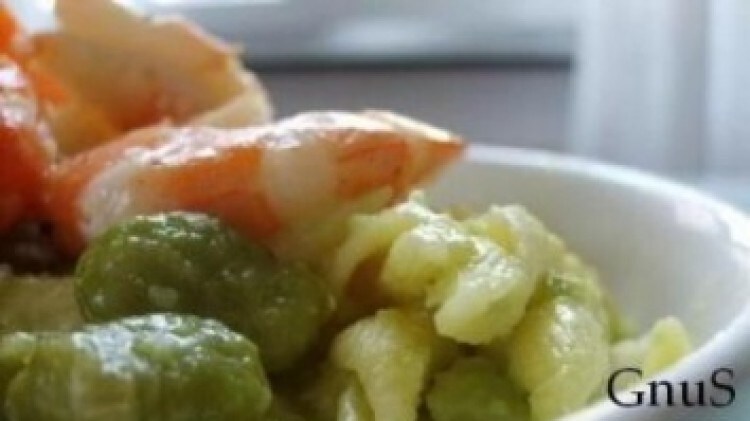 Strozzapreti con pesto di fave e gamberi: le Vostre ricette  | Cookaround