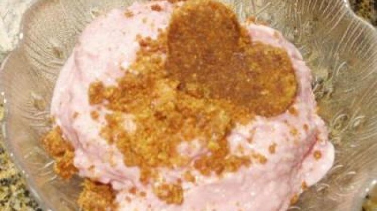 Gelato alle fragole con croccante