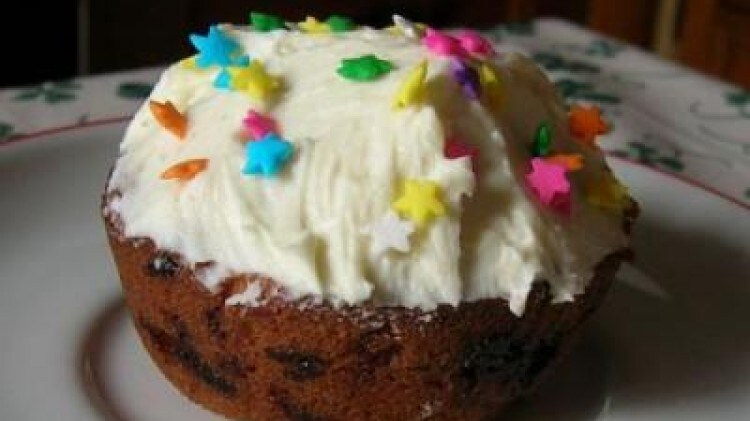 Muffins al cioccolato bianco con glassa al formaggio