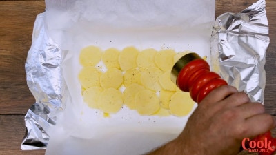 Orata con patate al cartoccio | Cookaround