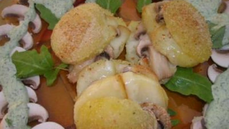 Sandwich di patate, con funghi e provola affumicata