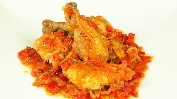 Pollo stufato con verdure della Sierra Leone