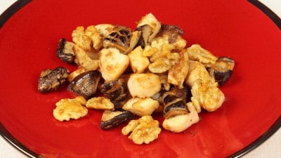 Pollo fritto con noci cinese