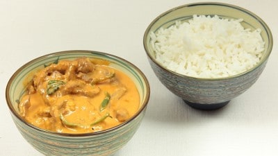 Curry di manzo con salsa dolce di arachidi Pha-naeng Neua