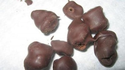 Uva sultanina ricoperta di cioccolato