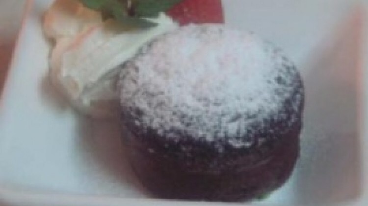 Tortini di fagioli e cioccolato con panna montata