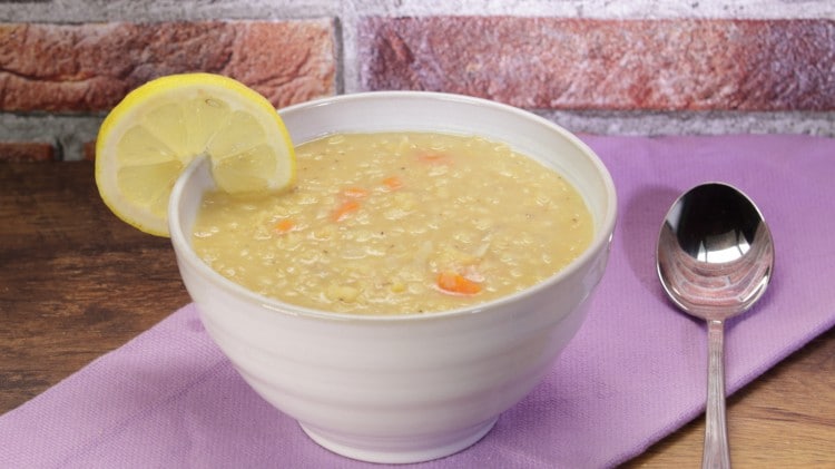 Ads shorba (zuppa araba di lenticchie rosse e succo di limone)