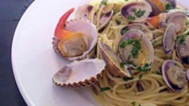 Spaghetti con vongole e carciofini