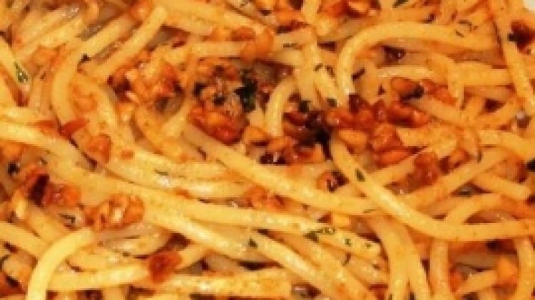 Spaghetti alle nocciole e bottarga