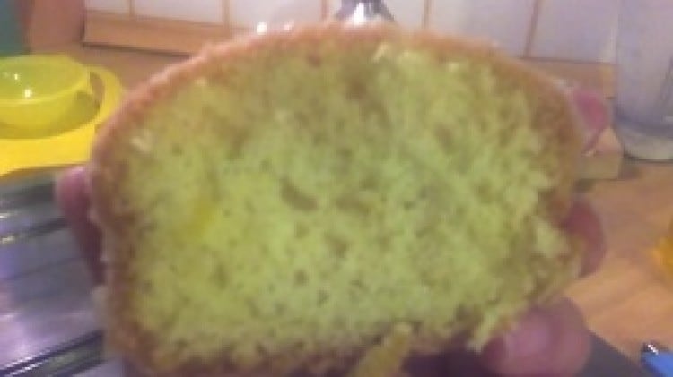 Cake al limone glassato