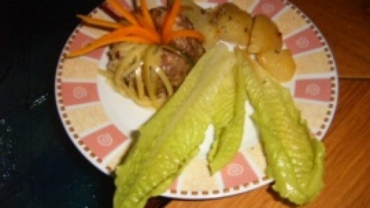 Anelli di carne con verdurine croccanti