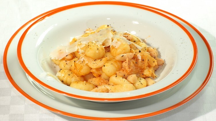 Gnocchi di patate con trippa e fagioli