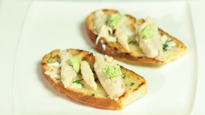 Crostoni con trota in blu