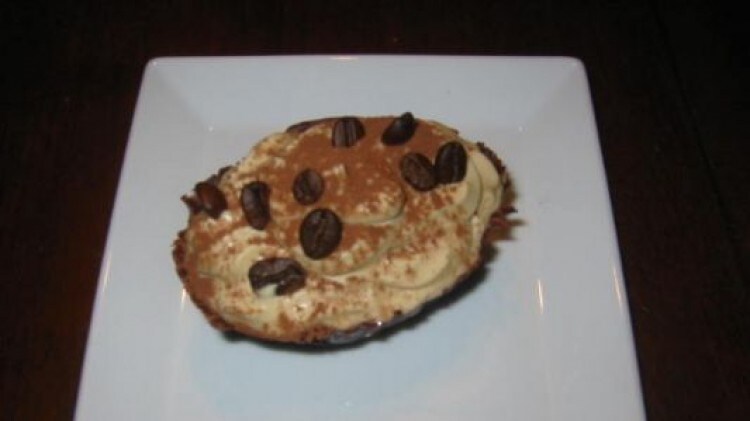 Ovetti di cioccolata con mousse al caffè