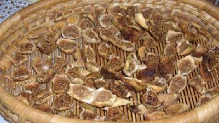 Fichi bianchi e neri secchi