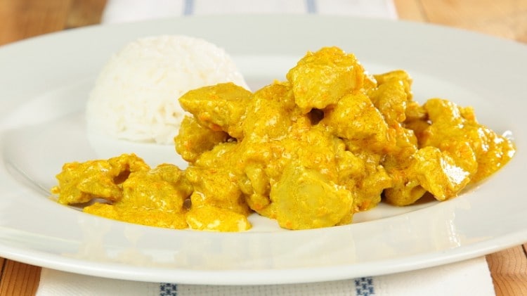 Pollo al curry con yogurt e limone