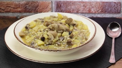 Zuppa di orzo patate e funghi