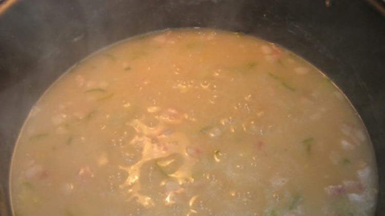 Zuppa di legumi, cereali con pancetta e zucchine