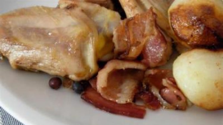Pollo ruspante al bacon con patatine novelle