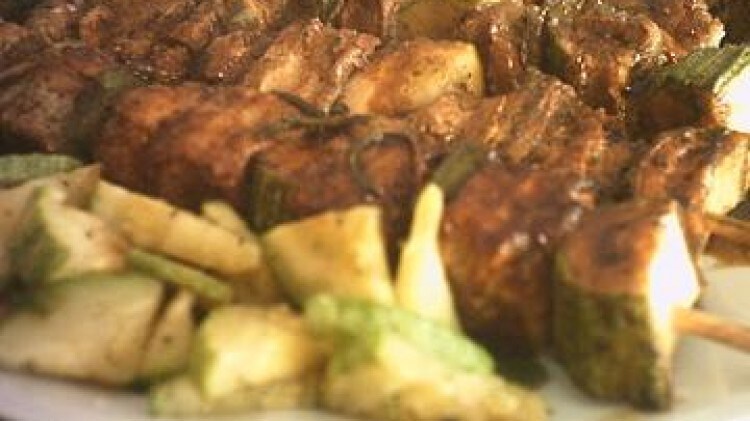 Spiedini di lonza con zucchine e peperoni