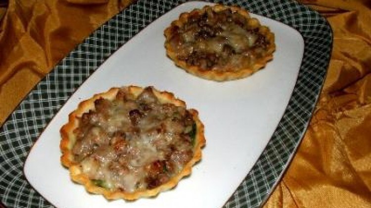 Tartellette asparagi fave e salsiccia