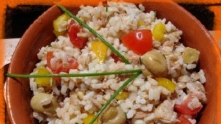 Tris di cereali con pomodori concasèe, funghetti ed olive nere