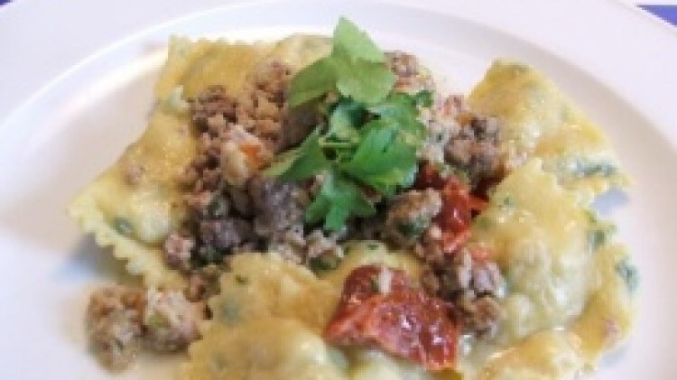 Agnolotti al prezzemolo con salsiccia