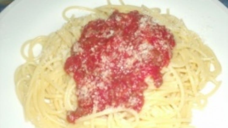 Spaghetti con salsa al prosciutto